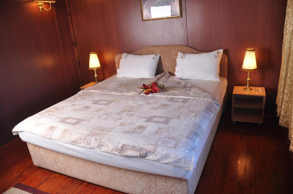 Hotel Brod Panini فيليس الغرفة الصورة